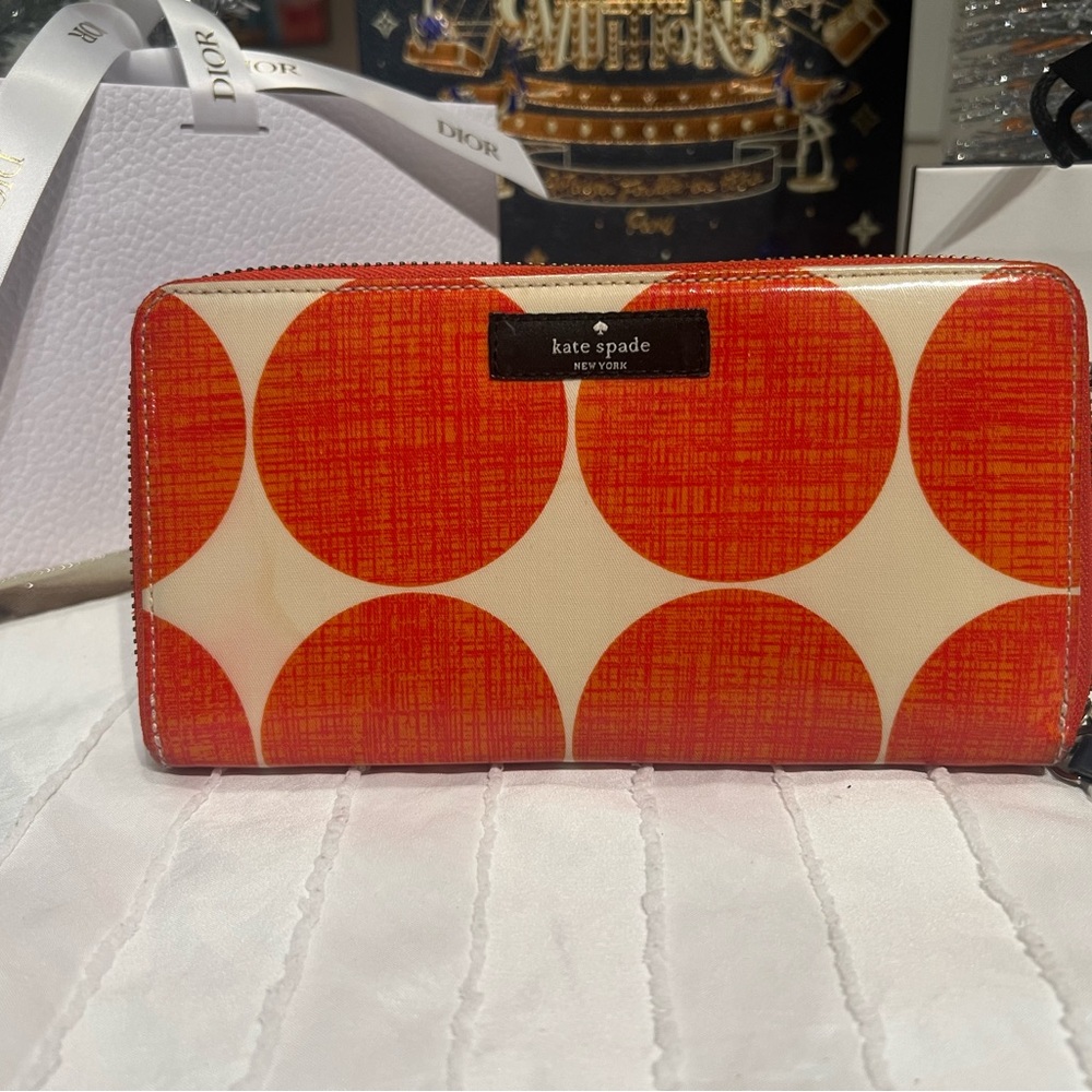 Kate Spade beautiful orange and cream EUC continental zippy wallet.